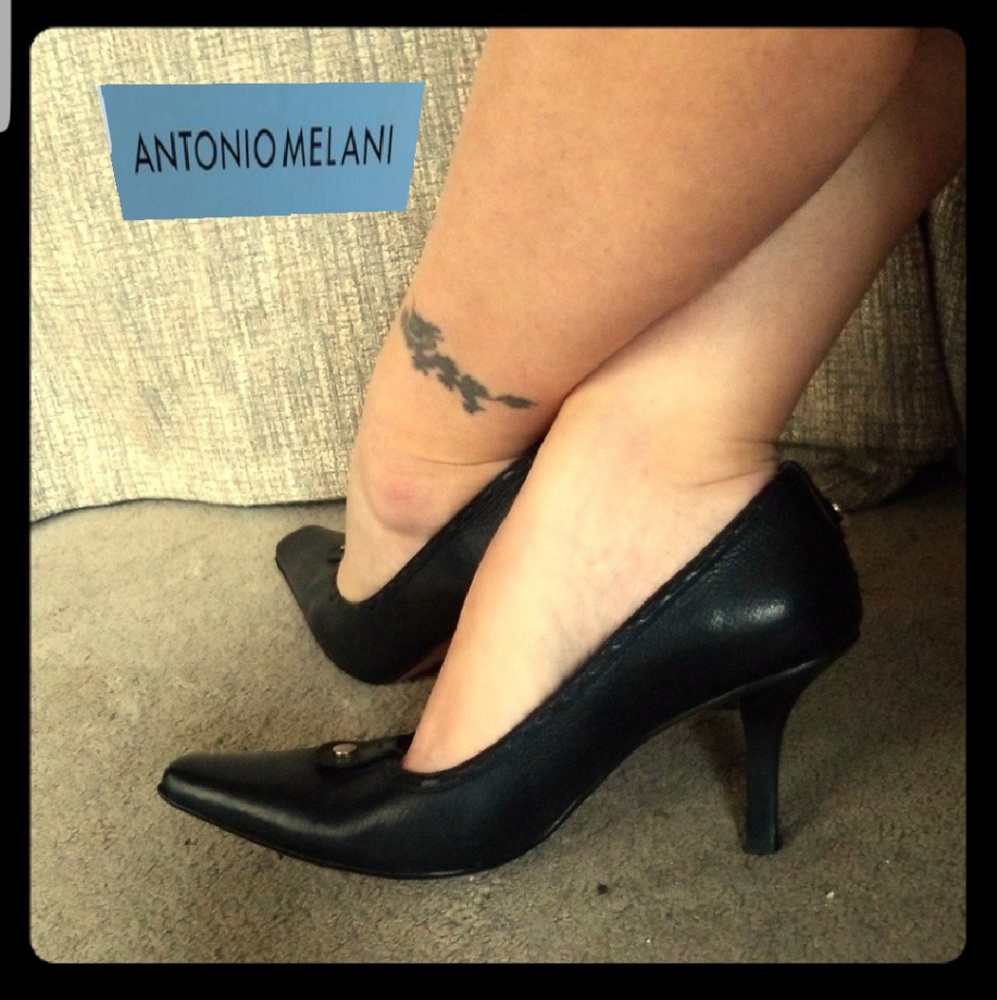 Antonio Melani glove fit black pump